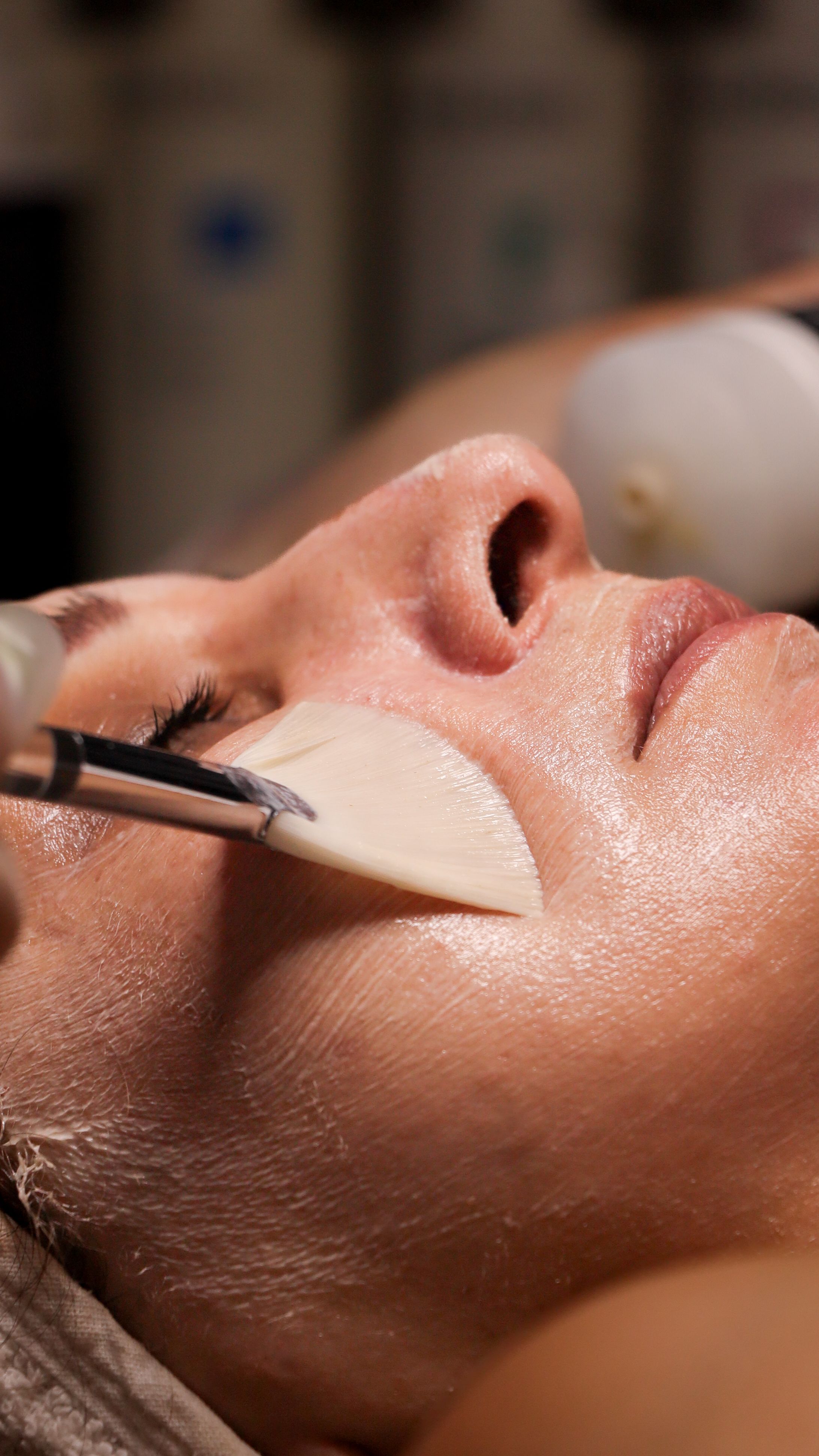 Tratamiento facial en progreso — Doral, FL